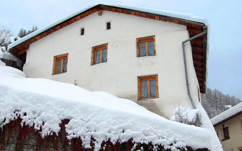 Ferienhaus Döss: Bâtiment, Ciel, Jour, Propriété, Neige, Fenêtre, Maison, Branche, Architecture, Pente
