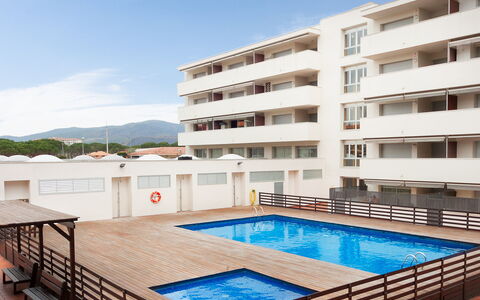 St Antoni de Calonge 330: Ciel, Bâtiment, L'Eau, Jour, Propriété, Fenêtre, Piscine, Design Intérieur, Rectangle, Design Urbain