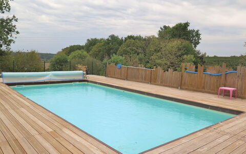 La Raze: L'Eau, Ciel, Nuage, Propriété, Piscine, Bleu Azur, Rectangle, Bois, Arbre, Lot Terre