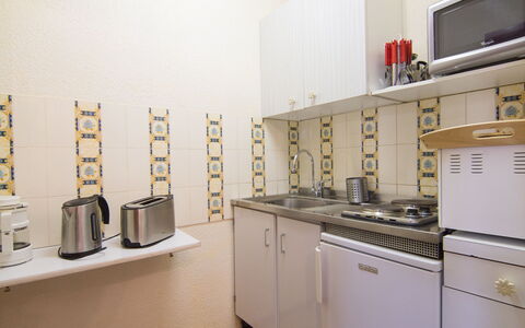 La Toussuire 260: Cabinetry, Bâtiment, Produit, Appareil De Cuisine, Comptoir, Gaz Poele, Cuisinière, Design Intérieur, Cooktop, Le Fourneau