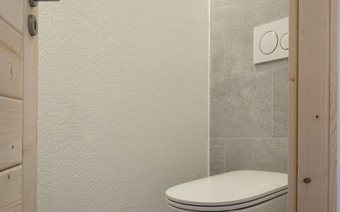 Haut de Cry 16: Salle De Bains, Rectangle, Violet, Design Intérieur, Sol, Sol, Bois, Mur