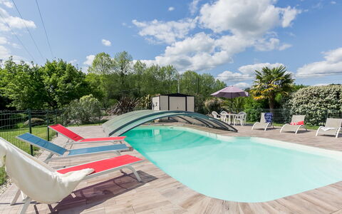 Villa Rocuet: Nuage, Ciel, L'Eau, Piscine, Arbre, Plante, Bâtiment, Mobilier De Jardin, Loisir, Composite