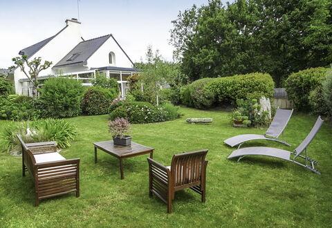 Ty Patrick: Plante, Meubles, Propriété, Bâtiment, Ciel, Vert, Paysage Naturel, Arbre, Table, Mobilier De Jardin