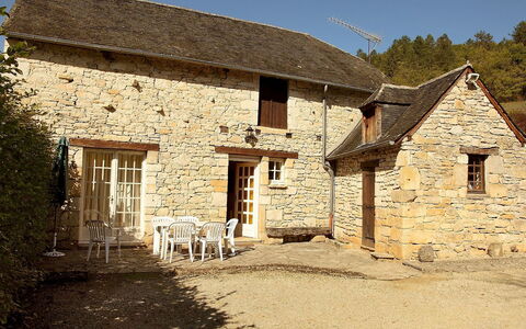 La Colinoise: Propriété, Maison, Chalet, Bâtiment, Village, Domicile, Toit, Zone Rurale, Mur, Ferme