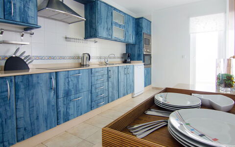 Pelzer: Cabinetry, Comptoir, Meubles, Bois, Vaisselle, Vaisselle, Bleu Azur, Cuisine, Bâtiment, Table