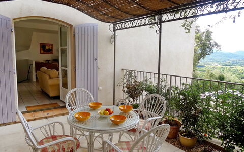 Les Migraniers 1: Propriété, Pièce, Bâtiment, Maison, Meubles, Design Intérieur, Domicile, Immobilier, Porche, Table