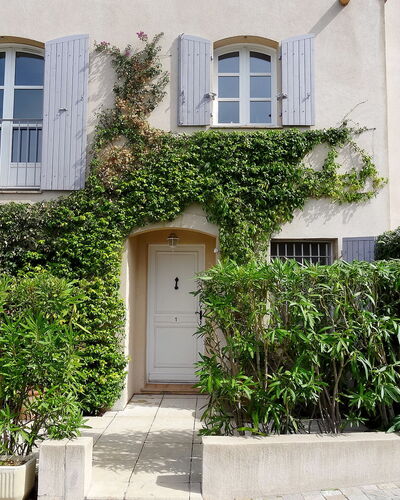 Les Migraniers 1: Propriété, Maison, Vert, Mur, Bâtiment, Architecture, Immobilier, Façade, Domicile, Fenêtre