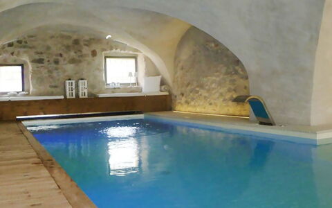 Maso Dolcevista: L'Eau, Propriété, Bâtiment, Fenêtre, Bleu Azur, Piscine, Design Intérieur, Maison, Sol, Mur