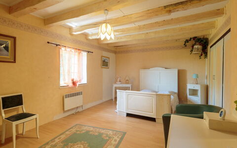 Le Jardin de Timothee: Propriété, Meubles, Canapé, Bois, Cadre, Design Intérieur, Sol, Sol, Salle, Table