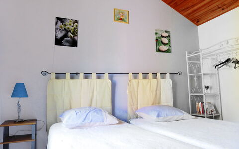 La Grangette: Chambre, Lit, Pièce, Meubles, Propriété, Design Intérieur, Mur, Drap De Lit, Maison, Cadre De Lit