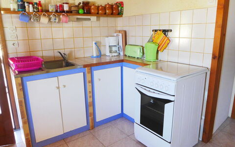 La Grangette: Propriété, Pièce, Cuisine, Meubles, Maison, Cabinetry, Bâtiment, Design Intérieur, Principaux Appliance, Cuisinière