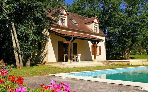Les Chenes: Fleur, Plante, Bâtiment, L'Eau, Ciel, Propriété, Arbre, La Nature, Botanique, Maison