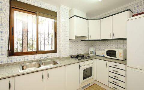 Dulcinea: Pièce, Propriété, Comptoir, Cuisine, Cabinetry, Meubles, Design Intérieur, Bâtiment, Immobilier, Jaune