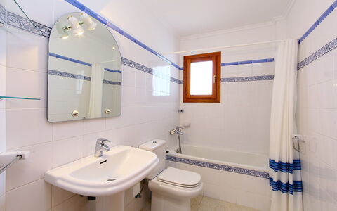 Dulcinea: Salle De Bains, Propriété, Pièce, Immobilier, Design Intérieur, Plafond, Architecture, Bâtiment, Luminaire Plomberie, Maison