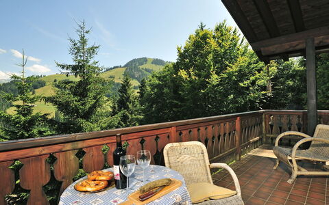 Chalet le Chamois: Propriété, Pièce, Immobilier, Arbre, Plate-Forme, Maison, Bâtiment, Domicile, Paysage, Meubles