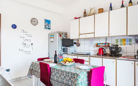 Clara: Design Intérieur, Sol, Meubles, Sol, Principaux Appliance, Pièce, Appareil De Cuisine, Appartement, Cuisine, Plafond