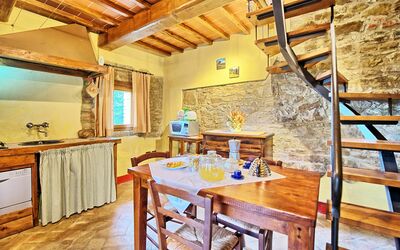 Orietta 3: Pièce, Propriété, Bâtiment, Meubles, Design Intérieur, Immobilier, Plafond, Maison, Cuisine, Sol