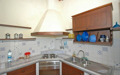 Brunello: Propriété, Pièce, Cuisine, Comptoir, Cabinetry, Meubles, Turquoise, Évier, Bâtiment, Immobilier