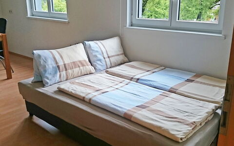 Corinna: Meubles, Lit, Pièce, Cadre De Lit, Propriété, Matelas, Chambre, Canapé, Sol, Canapé-Lit