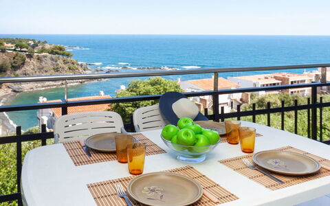 Llançà 541: Propriété, Table, Bleu Azur, Balcon, Meubles, Immobilier, Vacances, Recours, Maison, Pièce