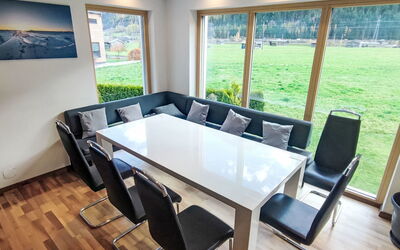 Bella Monte 280.5: Table, Meubles, Chaise, Design Intérieur, Plante, Bois, Ombre, Sol, Salon, Sol