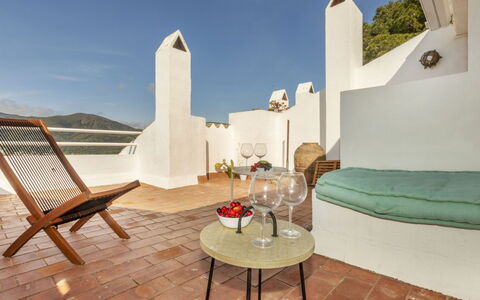 La Carbonera: Mur, Sol, Sol, Appartement, Chaise, Tuile, Balcon, Mobilier De Jardin, Villa, Parquet