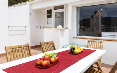 La Carbonera: Table, Aliments, Meubles, Propriété, Vaisselle, Fenêtre, Bâtiment, Bois, Design Intérieur, Mobilier De Jardin