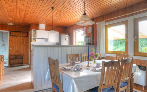 Rosenhütte: Table, Meubles, Fenêtre, Bois, Chaise, Cabinetry, Architecture, Design Intérieur, Cuisine, Tache De Bois