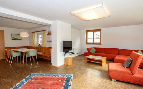 Kaltenbach 230: Pièce, Meubles, Propriété, Design Intérieur, Salon, Sol, Bâtiment, Parquet, Table, Dur