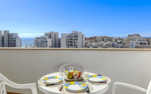 Ahinoa: Ciel, Bâtiment, Meubles, Table, Chaise, Design Urbain, Design Intérieur, Mobilier De Jardin, Bloc Tour, Condominium