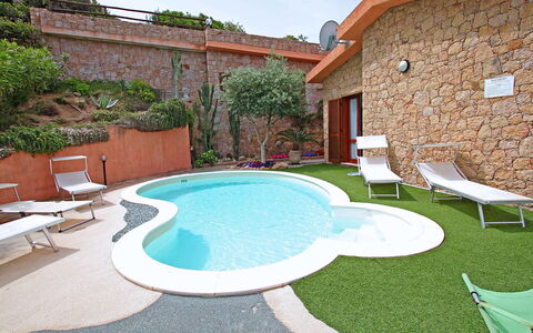Gatti: Propriété, Piscine, Maison, Herbe, Arrière-Cour, Immobilier, Bâtiment, Loisir, Cour, Villa