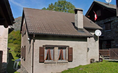 Marianne Plus: Maison, Propriété, Chalet, Domicile, Bâtiment, Toit, Immobilier, Zone Résidentielle, Ferme, Architecture