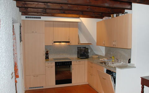 Marianne Plus: Pièce, Propriété, Cuisine, Comptoir, Bâtiment, Cuisinière, Meubles, Cabinetry, Maison, Grenier