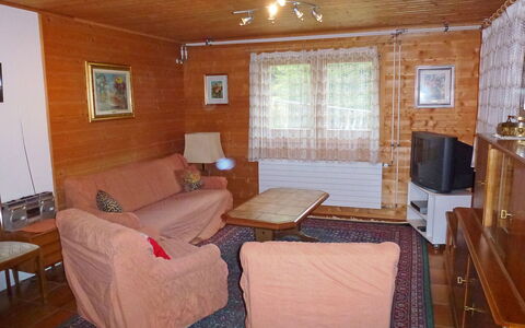 Verena: Pièce, Meubles, Propriété, Bâtiment, Design Intérieur, Plafond, Cabine, Maison, Sol, Dur