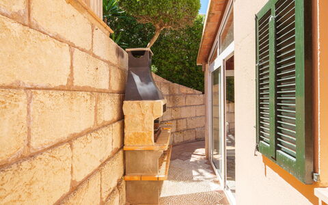 Cala Mendia Sea Views: Bois, Bâtiment, Brique, Brickwork, Plante, Mur, Zone Résidentielle, Immobilier, Surface De La Route, Ombre