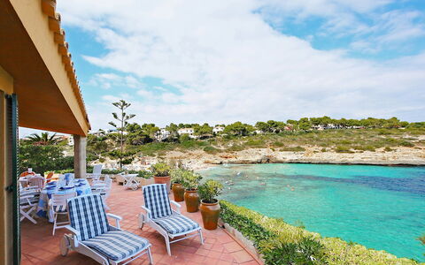 Cala Mendia Sea Views: Ciel, Nuage, L'Eau, Plante, Meubles, Bleu, Station Balnéaire, Bâtiment, Chaise, Piscine