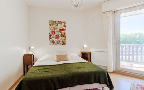 Touques Rives: Lit, Design Intérieur, Meubles, Sol, Chambre, Sol, Mur, Literie, Drap De Lit, Bois