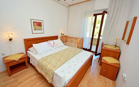 Marija: Chambre, Lit, Meubles, Pièce, Propriété, Drap De Lit, Cadre De Lit, Literie, Sol, Design Intérieur