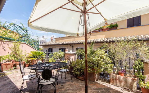 Charming Terrace: Propriété, Immobilier, Zone Résidentielle, Bâtiment, Toit, Maison, Ciel, Domicile, Architecture, Appartement