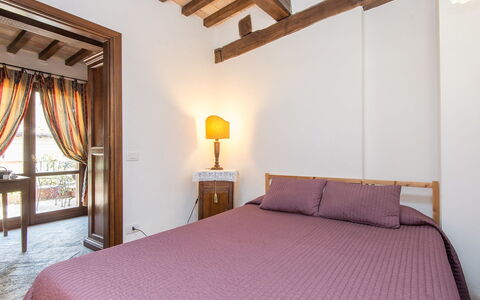 Charming Terrace: Chambre, Lit, Meubles, Pièce, Propriété, Drap De Lit, Cadre De Lit, Design Intérieur, Matelas, Plafond