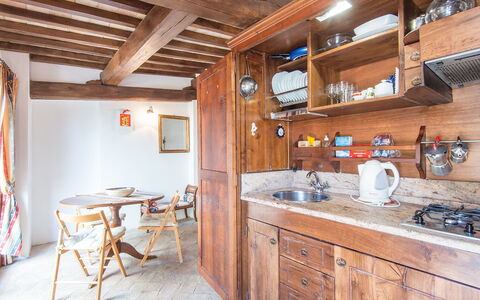 Charming Terrace: Propriété, Pièce, Bâtiment, Meubles, Immobilier, Maison, Plafond, Design Intérieur, Cuisine, Domicile