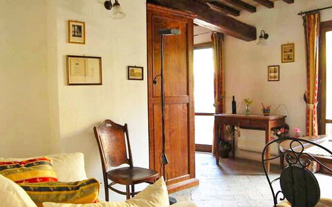 Charming Terrace: Pièce, Propriété, Bâtiment, Meubles, Design Intérieur, Maison, Salon, Plafond, Sol, Mur