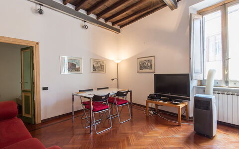 Navona: Bâtiment, Pièce, Propriété, Sol, Parquet, Meubles, Plafond, Design Intérieur, Revêtement De Sol Stratifié, Dur