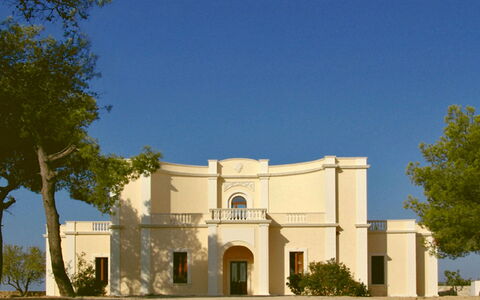 Tenuta Nucci: Ciel, Plante, Arbre, Fenêtre, Bâtiment, Porte, Paysage, Façade, Teintes Et Ombres, Ville