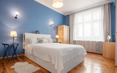 Chopina: Lit, Meubles, Design Intérieur, Chambre, Mur, Sol, Sol, Bois, Literie, Plafond