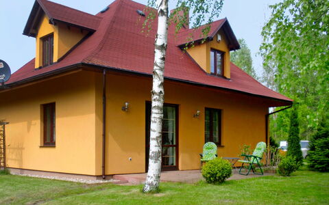 Borowikowa: Plante, Ciel, Fenêtre, Bâtiment, Lot Terre, Maison, Chalet, Siding, Porte, Herbe