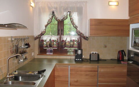 Borowikowa: Comptoir, Pièce, Propriété, Plafond, Design Intérieur, Sol, Cuisine, Bâtiment, Meubles, Dur