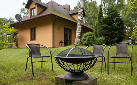 Borowikowa: Meubles, Mobilier De Jardin, Chaise, Jardin, Tableau De Plein Air, Pelouse, Ombre, Arrière-Cour, Cour, Aménagement Paysager