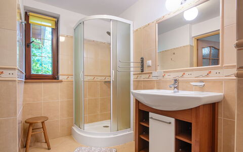 Borowikowa: Salle De Bains, Lavabo, Luminaire Plomberie, Sol, Design Intérieur, Sol, Bois, Évier, Robinet, Plomberie