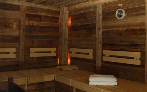 Leukerbad 200: Meubles, Propriété, Bois, Table, Sauna, Éclairage, Tache De Bois, Sol, Mobilier De Jardin, Dur
